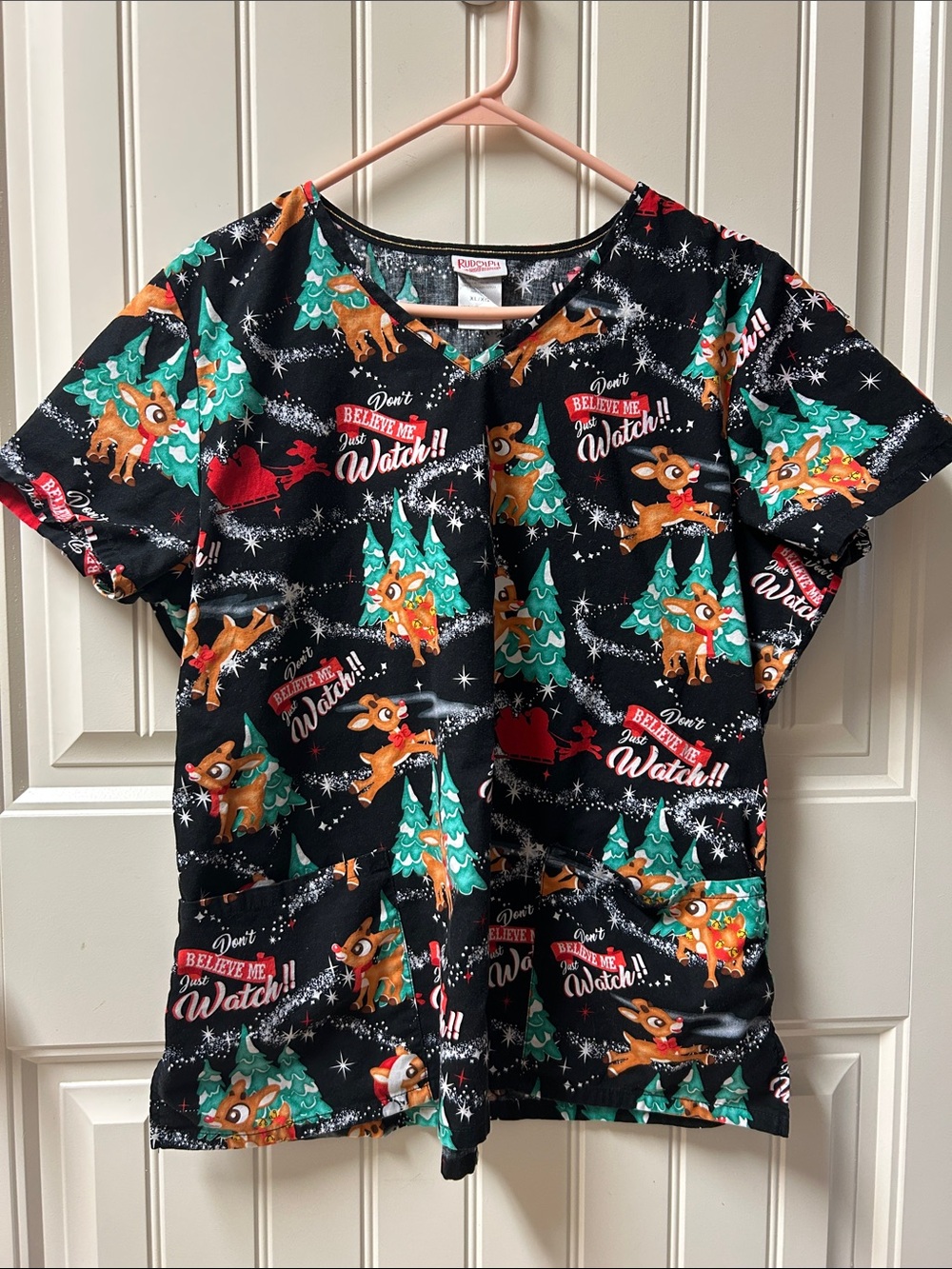 Holiday Reindeer Print scrub Top - Black/Green